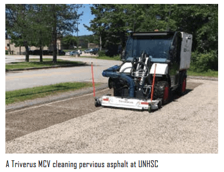Triverus MCV cleaning pervious asphalt surface